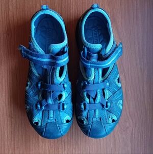 Merrell Youth Hydro Sandals in Big Kids size 4 (dark blue with green accents)